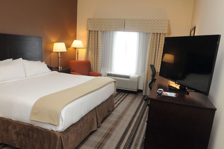 1 King Bed Accessible (11 of 16)