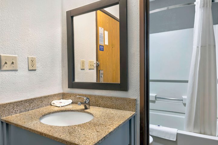Room 18 of 28