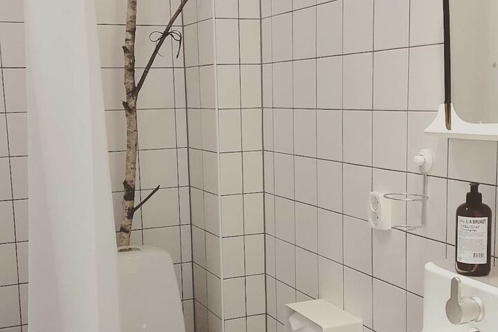 Room 5 of 17