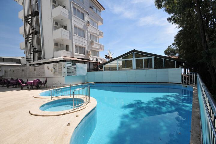 Pool Hotel
