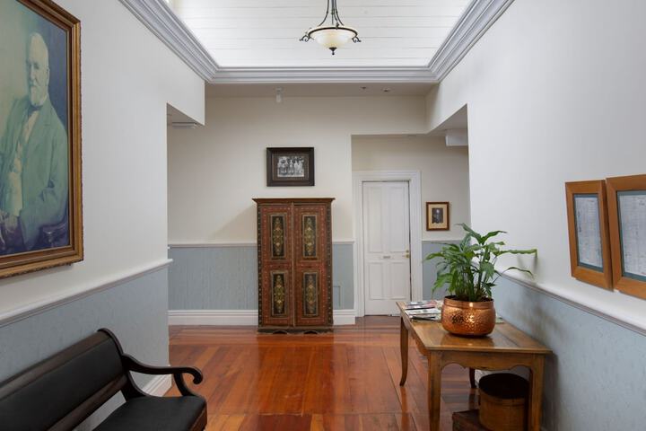 Entrance & Lobby