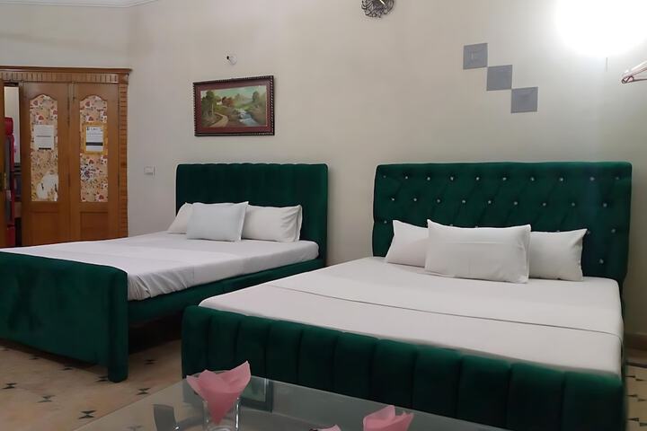 Room 8 of 17