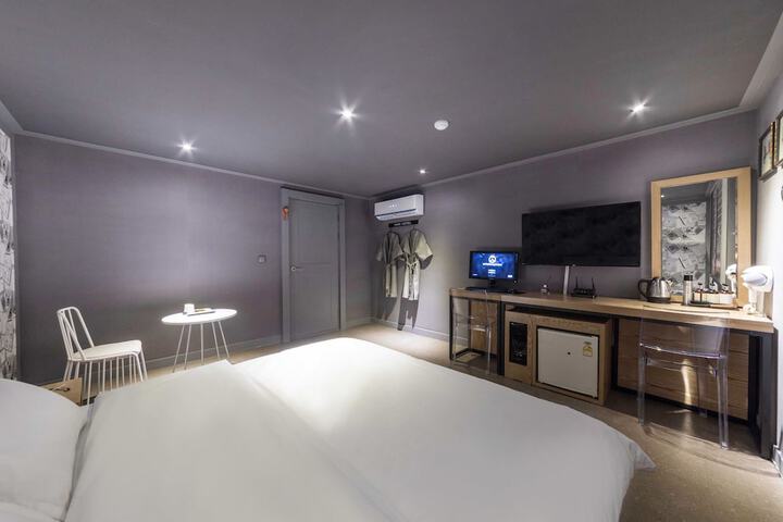 Room 8 of 38