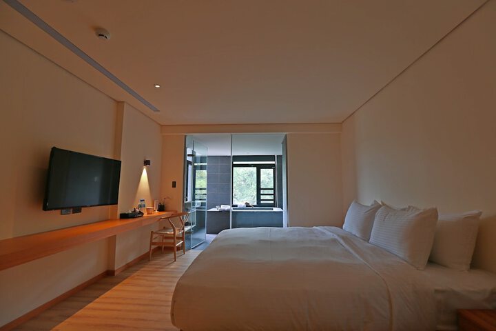 Room 11 of 41