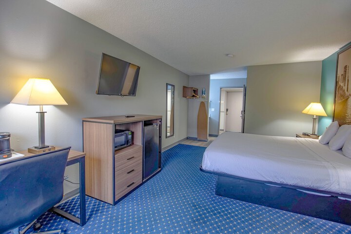 1 King Bed Business Room (16 of 16)