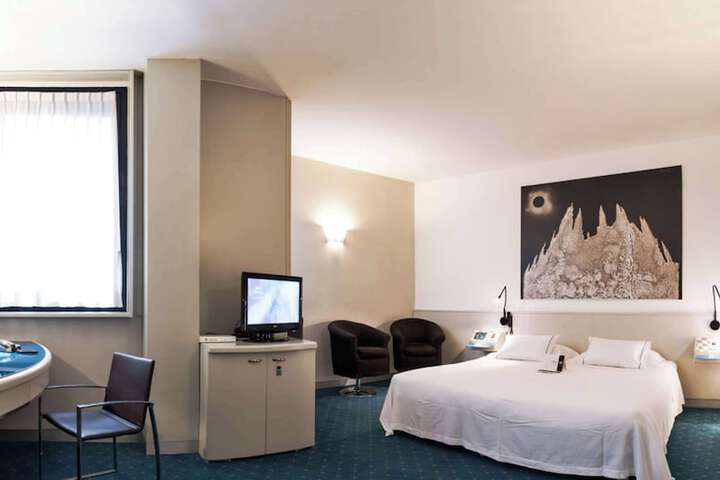 Room 18 of 31