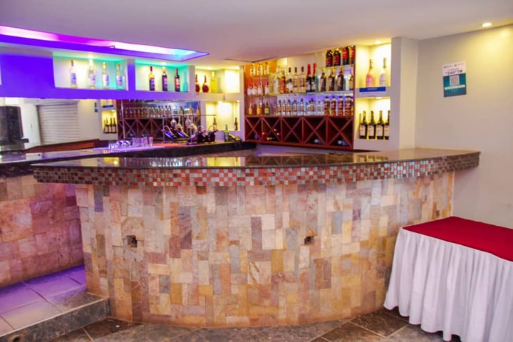Lounge 16 of 24