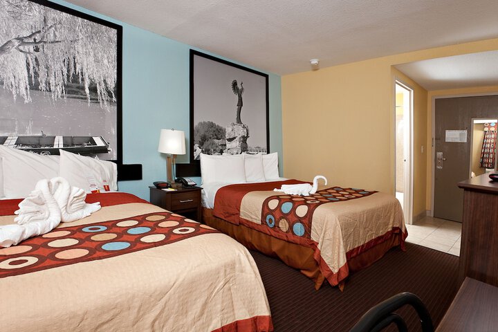 2 Queen Beds Mobility Hearing Accessible Room Roll in Shower (45 of 46)
