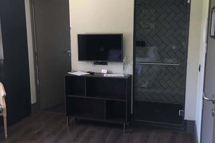 Room 34 of 40