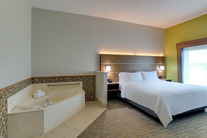Standard | King Bed (3 of 25)