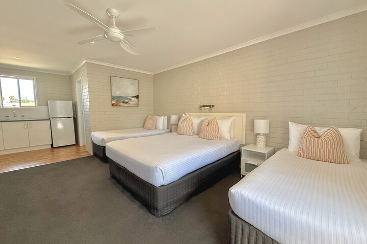 Room 6 of 34