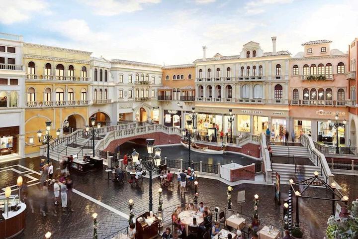 Shopping mall
