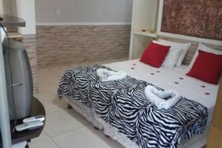 Room 10 of 33