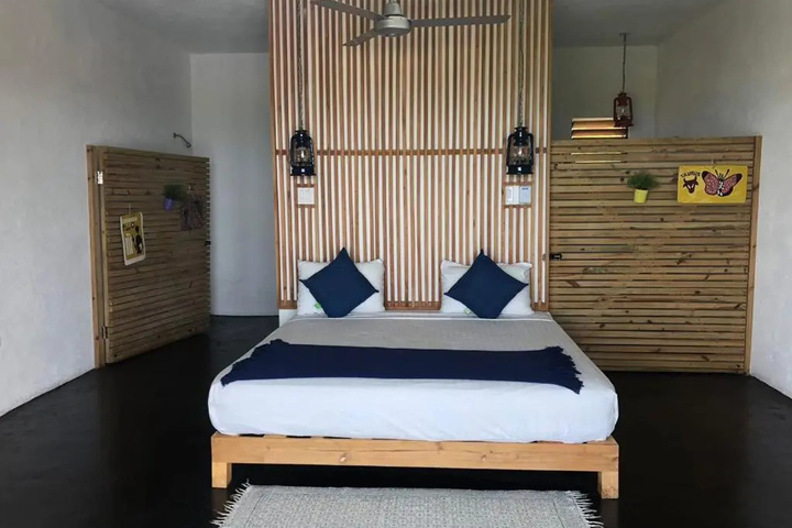 Room 4 of 12