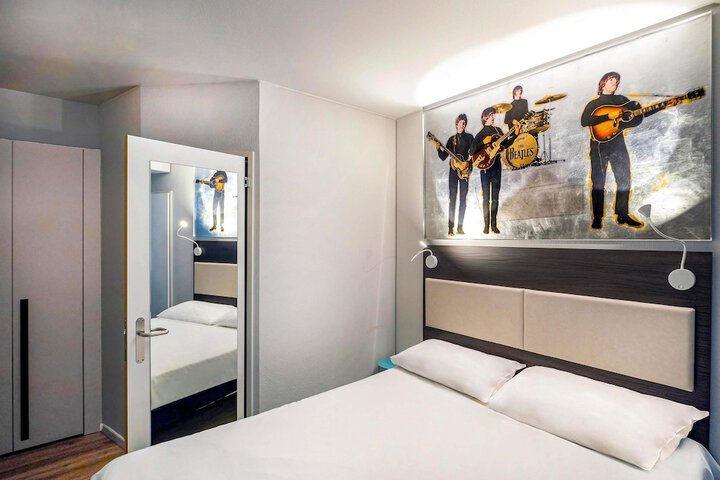 Room 49 of 106