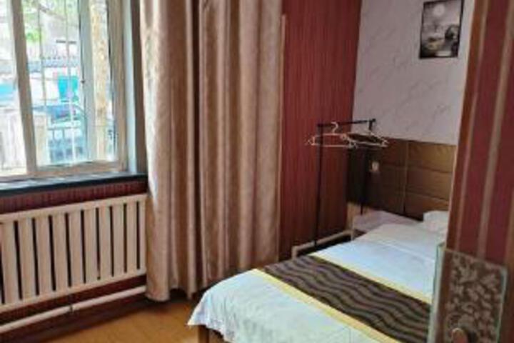 Room 9 of 11