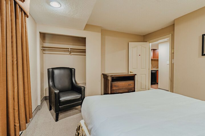 Room 35 of 68
