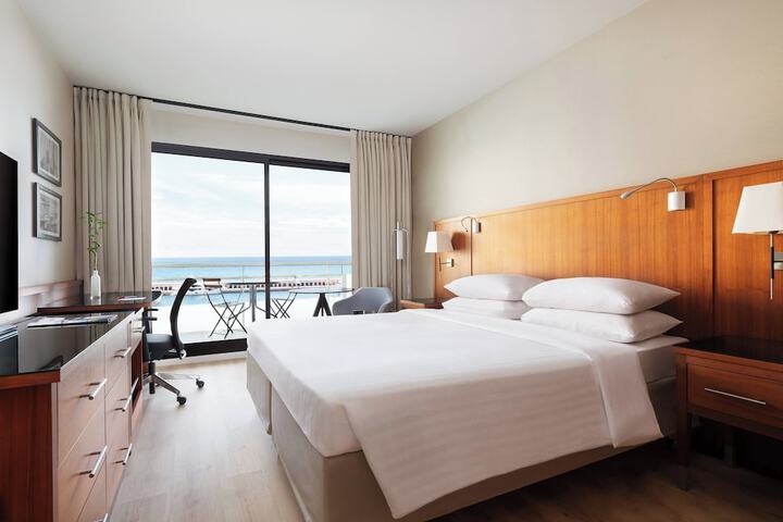 Room 34 of 105