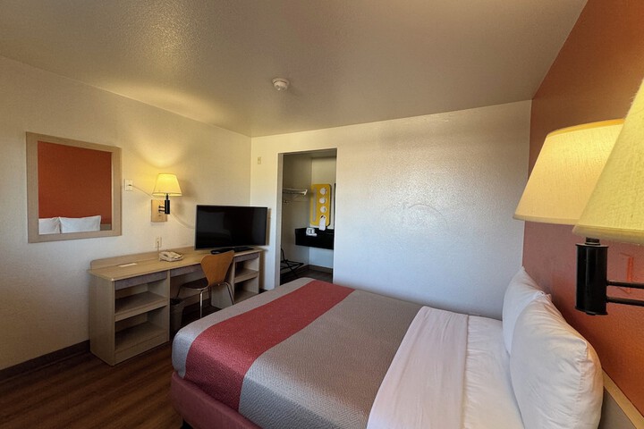 Room 14 of 49