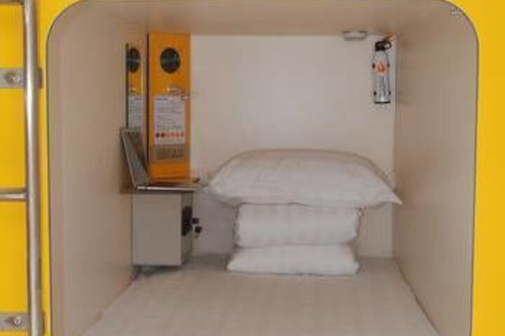 Room 10 of 18