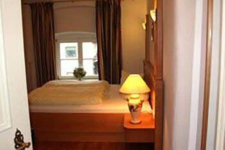 Room 4 of 20