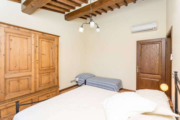 Room 5 of 48