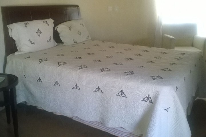 Room 4 of 83