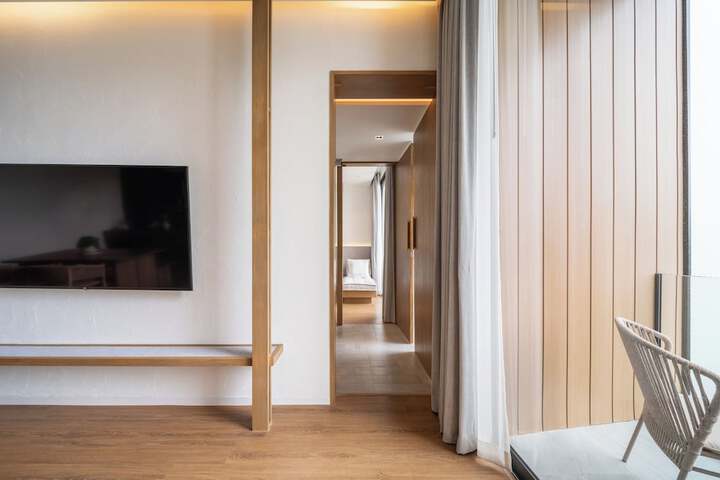 Room 83 of 150