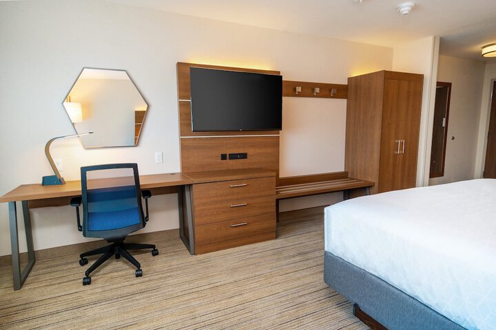 Room 3 of 38