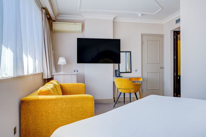 Room 54 of 122