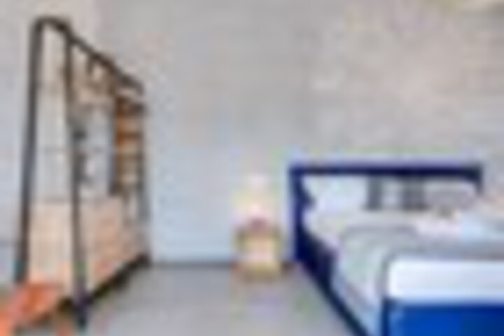 Room 8 of 270
