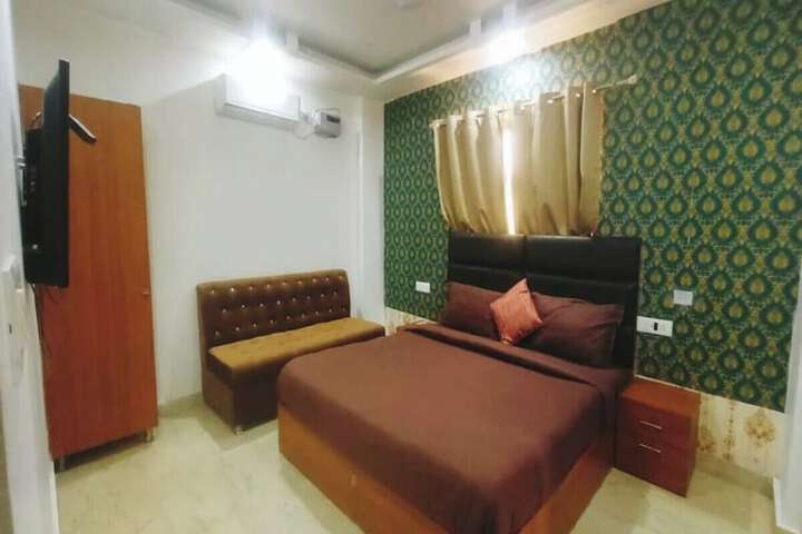 Room 4 of 51