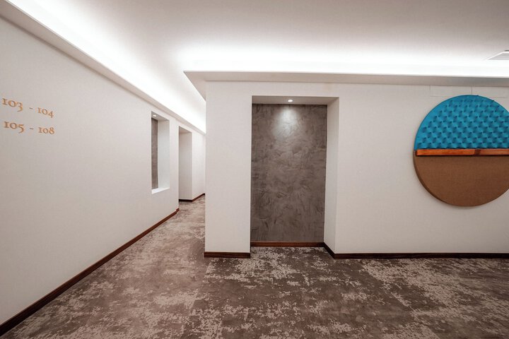 Ballroom/Hall 189 of 197