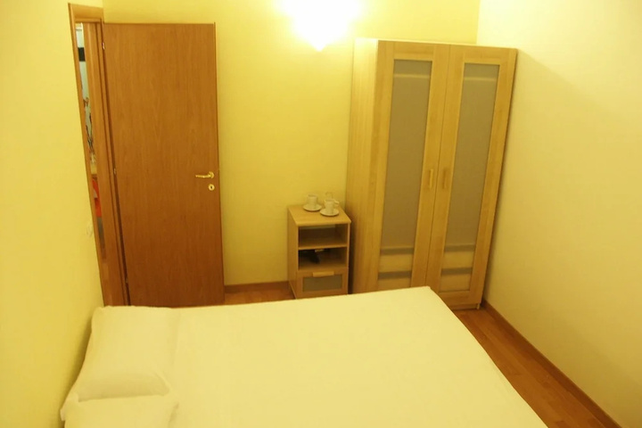 Room 4 of 15