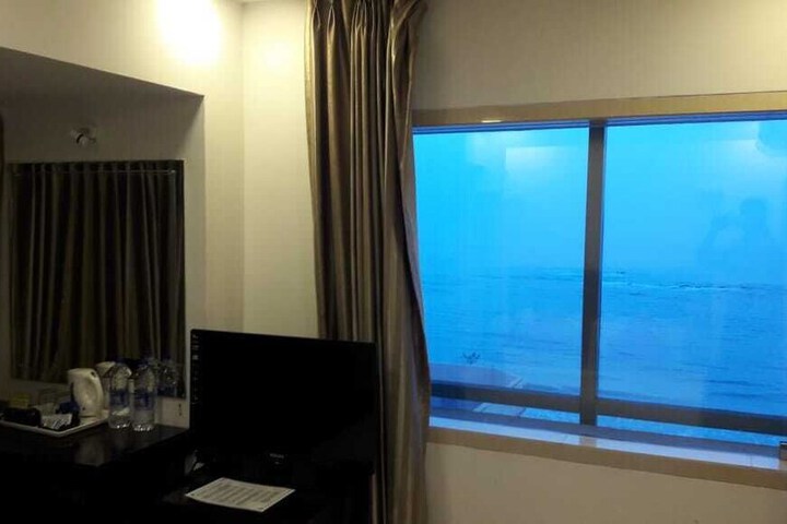 Room 6 of 15