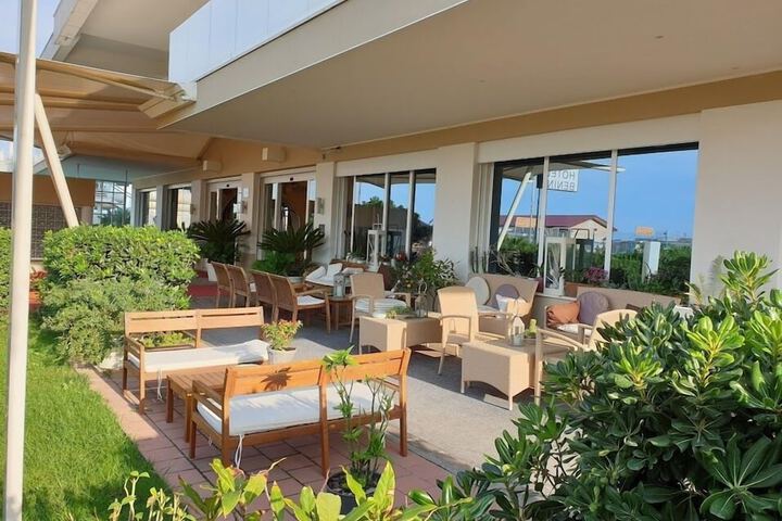 Hotel Exterior 46 of 52