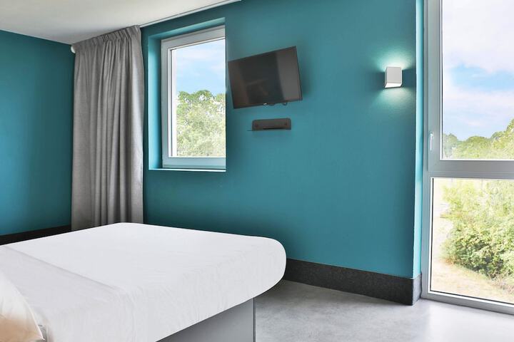 Room 10 of 31