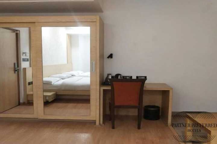 Room 8 of 15