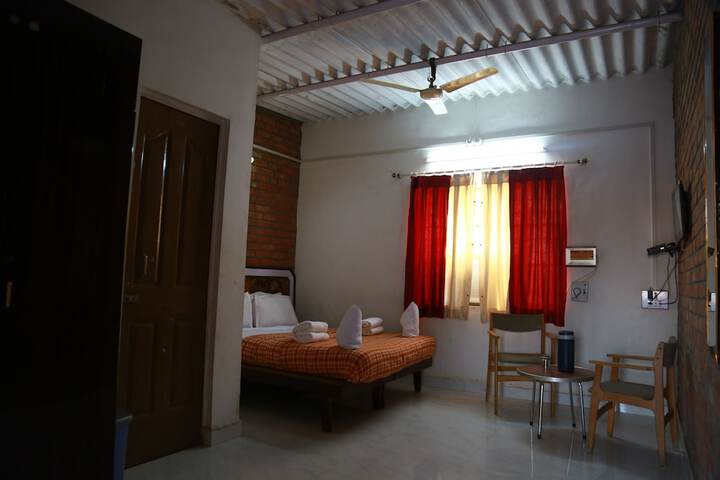 Room 4 of 7