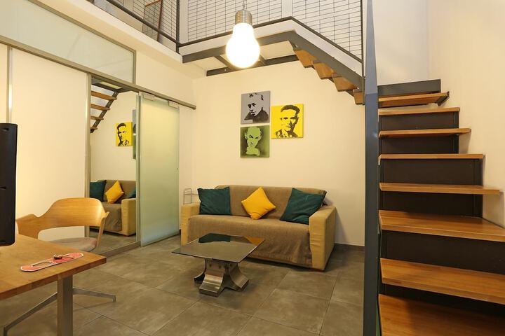 Room 14 of 36