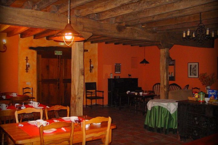 Dining 4 of 6