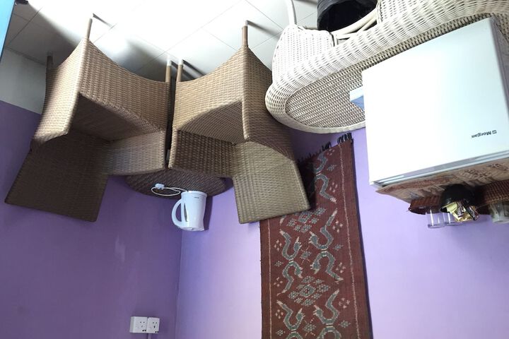 Room 9 of 42