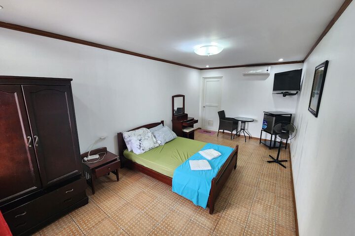 Room 6 of 30