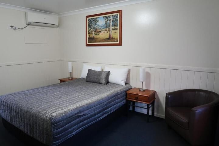 Room 13 of 25