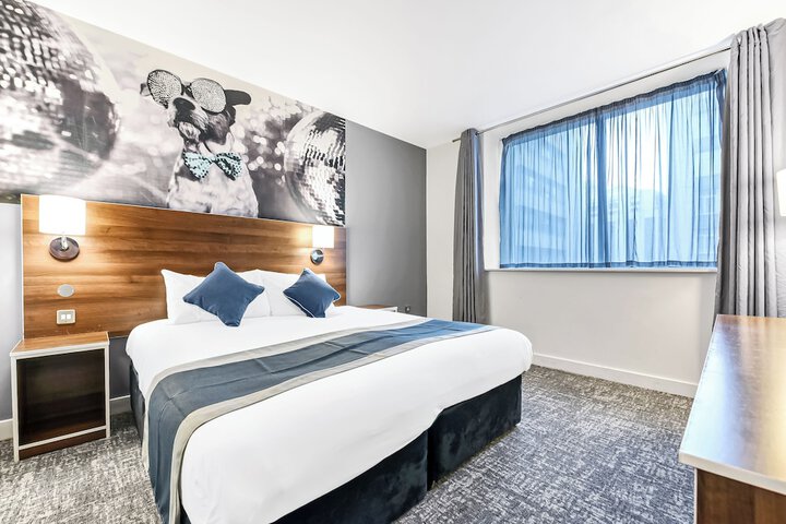 Room 22 of 42