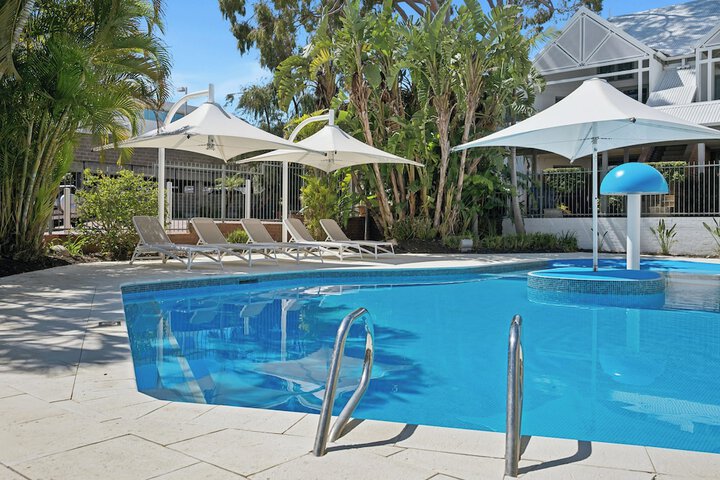 Hotel Pool