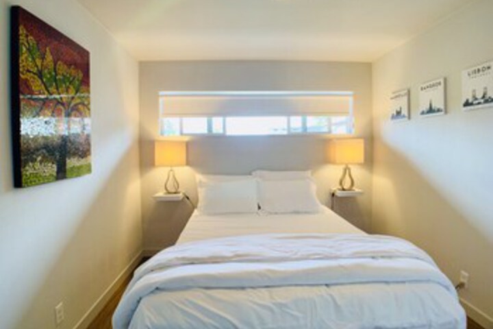 Room 12 of 16