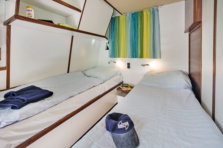 Room 2 of 75