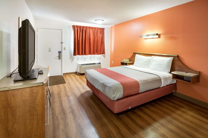 Room 4 of 22