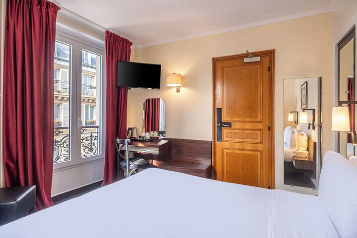 Room 15 of 33